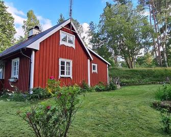 A cosy, original Swedish holiday home in a peaceful environment - Markaryd - Edificio