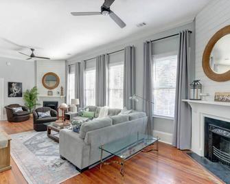 The Retreat on Broad @ Trustees' Garden - 서배너 - 거실