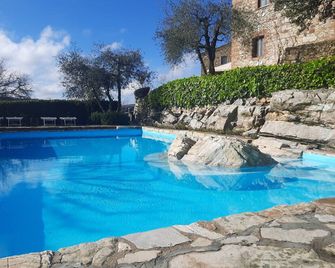 Borgo Livernano - Radda In Chianti - Kolam