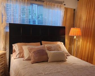 The Vintage Hideway - Lemon Grove - Bedroom
