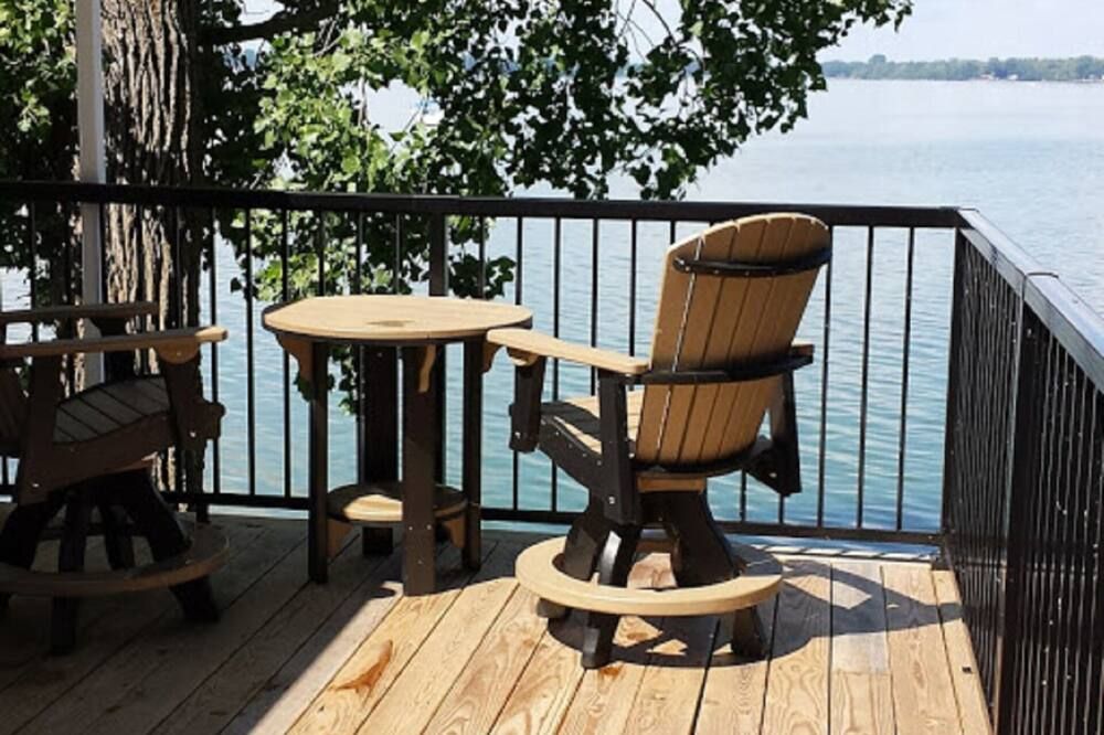 Lakefront cottage with stunning views and plenty of sun. - Saint Albans - Balcony