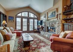 2BR Condo in Arrowhead Village - 5 Minute Walk to Chairlift, Mountain Views! condo - Edwards - Living room