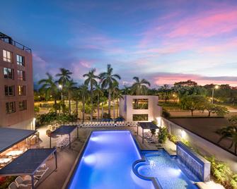 DoubleTree by Hilton Esplanade Darwin - דארווין - בריכה