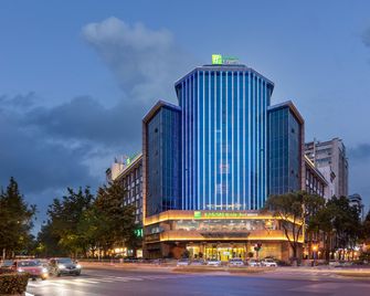 Holiday Inn Express Yangzhou City Center By IHG - Yangzhou - Edificio
