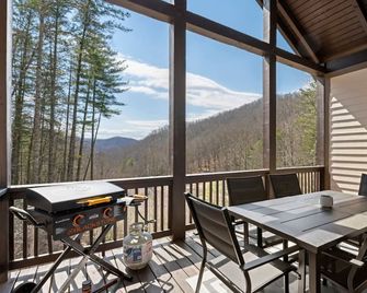 Mountain Retreat, Cozy Balcony, and Grill! - Sylva - Balkon