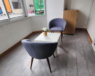 Ease Hostel - Bangkok - Balcón