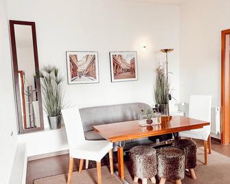 Linden Apartment Wolfenbüttel mit Ladestation für E-Auto - Wolfenbuttel - Dining room