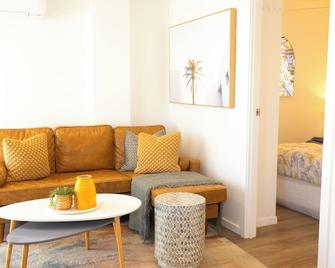 Comfortable Seaside Studio & Courtyard - 스카버러 - 거실
