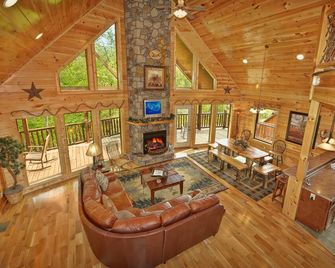 Knotty & Nice - Gatlinburg - Living room
