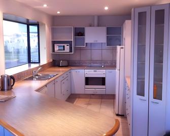 Ocean Waves - Mount Maunganui