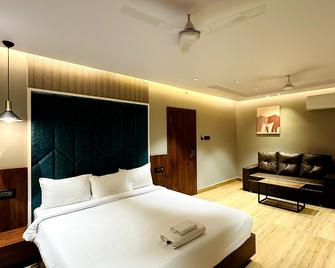 V Hotel - Brahmapur - Bedroom