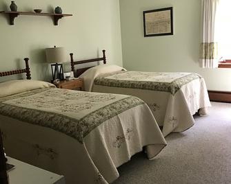 Lake Erie Water Front House Available in July - Dunkirk - Bedroom