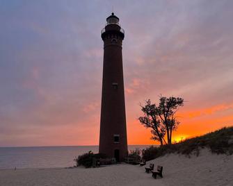 Silver Creek Cottage near the dunes and beaches - Mears