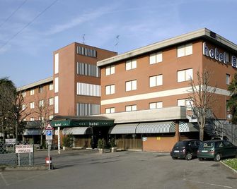 Cdh Hotel Modena - Modena - Edificio