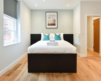 St James House Serviced Apartments by Concept Apartments - London - Bedroom