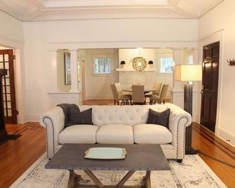 Lovely Home in Heart of Virginia Highlands - Atlanta - Living room
