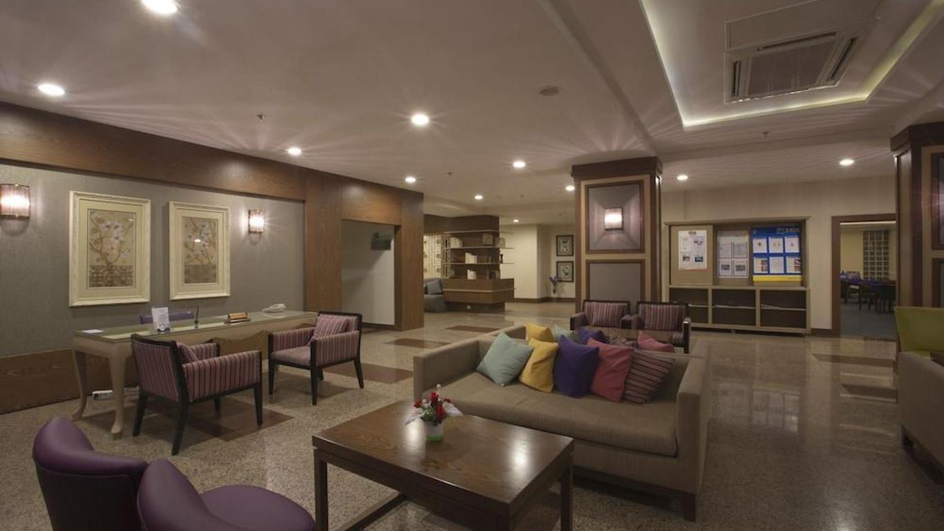 Insula Resort & Spa
