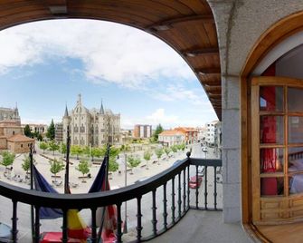 Hotel Gaudi - Astorga - Balkón