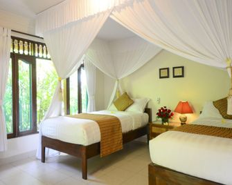 Tirta Ayu Hotel & Restaurant - Amlapura - Спальня