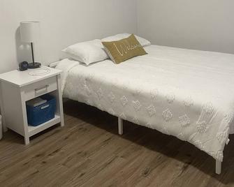 Modern Luxury Downtown Apartment-3 minutes from Eastern University - Willimantic - Habitación
