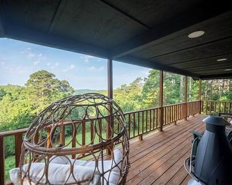 The Woodsman Lodge - Eureka Springs - Balcony