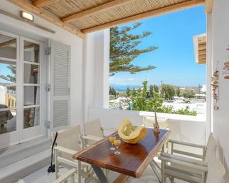 Birikos Studios & Apartments - Agios Prokopios - Balcón