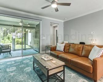 Welcome to this charming property in the beautiful community of Wildlight! - Yulee - Huiskamer