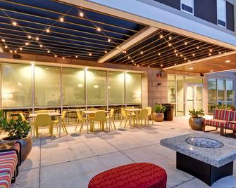 Home2 Suites by Hilton Tampa - USF/Near Busch Gardens - Tampa - Building