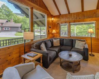 Franconia Notch Retreat- Ev Charger - Franconia - Living room
