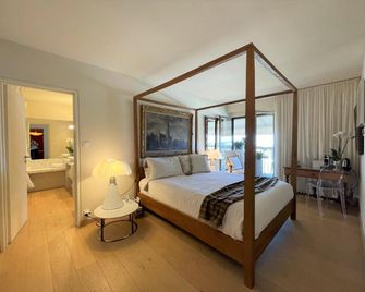 Le Fortuny - 3 Suites, 2 Apparts, 1 Chambre - Proche Tram Ligne Aéroport Et Parking Gratuit - Mérignac - Habitación