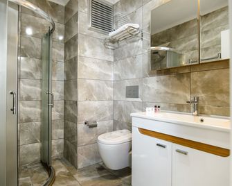 White House Hotel - Trapisonda - Baño