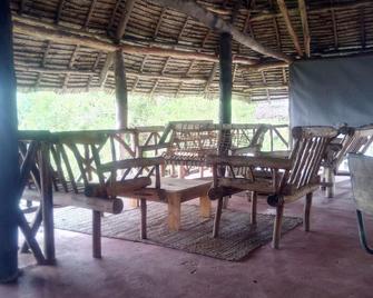 Nyumbani Rest House - Kilindoni - Balcón
