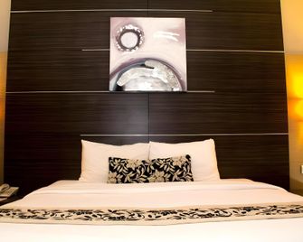 Verona Palace Hotel - Bandung - Habitación