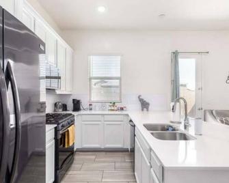 Entire cozy guesthouse casita - Surprise - Kitchen