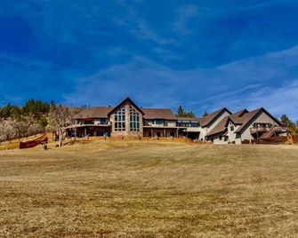 Hideaway Guesthouse Retreat & Rally Rental! - Whitewood - Edificio