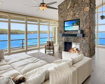 Iconic Glass Mansion - Huge Views - Best Location - Osage Beach - Living room