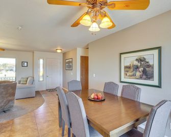 1 Mi to Boat Launch Lake Havasu City Home with View - Lake Havasu City - Dining room