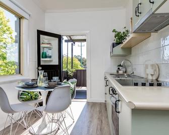 The Baylis Boutique Apartments - Wagga Wagga - Kitchen