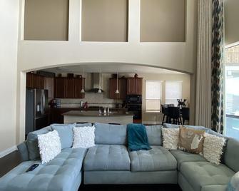 Newly Listed Oasis - Pearland - Living room