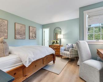 Red Clover Inn: Queen Suite near Killington - Mendon - Спальня