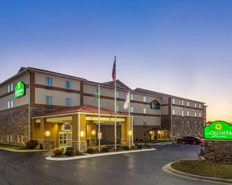 La Quinta Inn & Suites by Wyndham Rockford - Rockford - Building