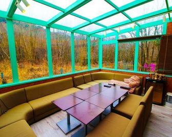 Makino Terrace GlampingJacuzzi in Metasequoia - Takashima - Restaurace