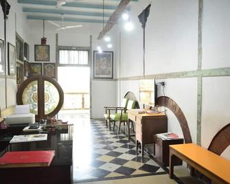 Hostel Vasantashram CSMT Mumbai, Free Wifi with 1940s Retro vibe - Bombay - Restaurante