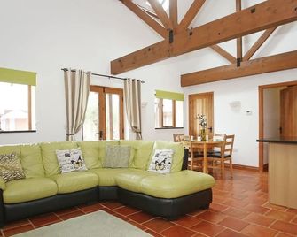 Wisteria Cottage, Hoad Farm, Acrise, Folkestone, Kent - Dover - Living room