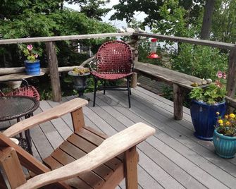 Ocean-front Cottage Retreat on Penobscot Bay Camden - Camden - Balcony