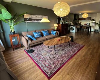 Riverside American Retro Luxury Homestay (Downtown South Street Area Branch) - Changzhou - Sala de estar