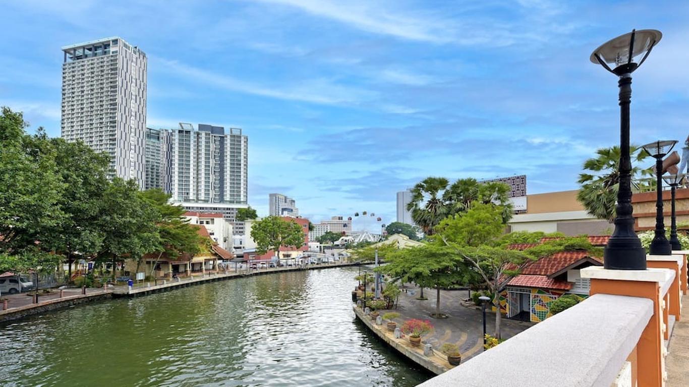 Tun Fatimah Riverside Hotel