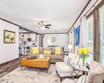 Coco Villa-Hot Tub,kayak,paddle,volleyball&games! - Trinity - Sala de estar