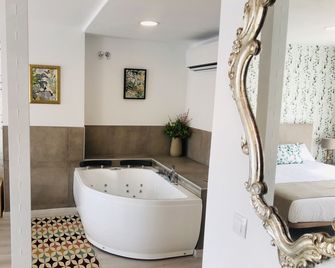 Hotel Finca Alcamino - Mompía