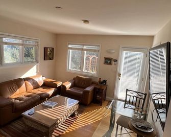 5-Acre Mountain Retreat In Serene Santa Cruz Mountains Rental Permit #231090 - Soquel - Sala de estar